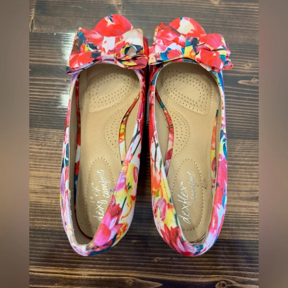 Dexflex Comfort Floral Peep Toe Wedges with Bow Size 6.5‎ Wide EUC